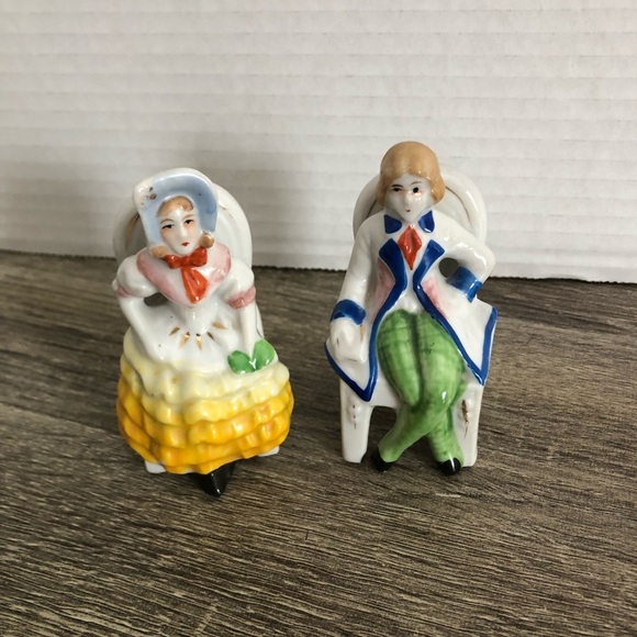 Vtg Porcelain Seated Colonial People - Picture 1 of 10